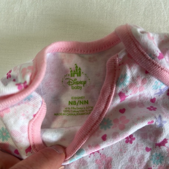 Disney - Newborn Pink Floral Baby Short Sleeve Bodysuit Onesie - Picture 3 of 3
